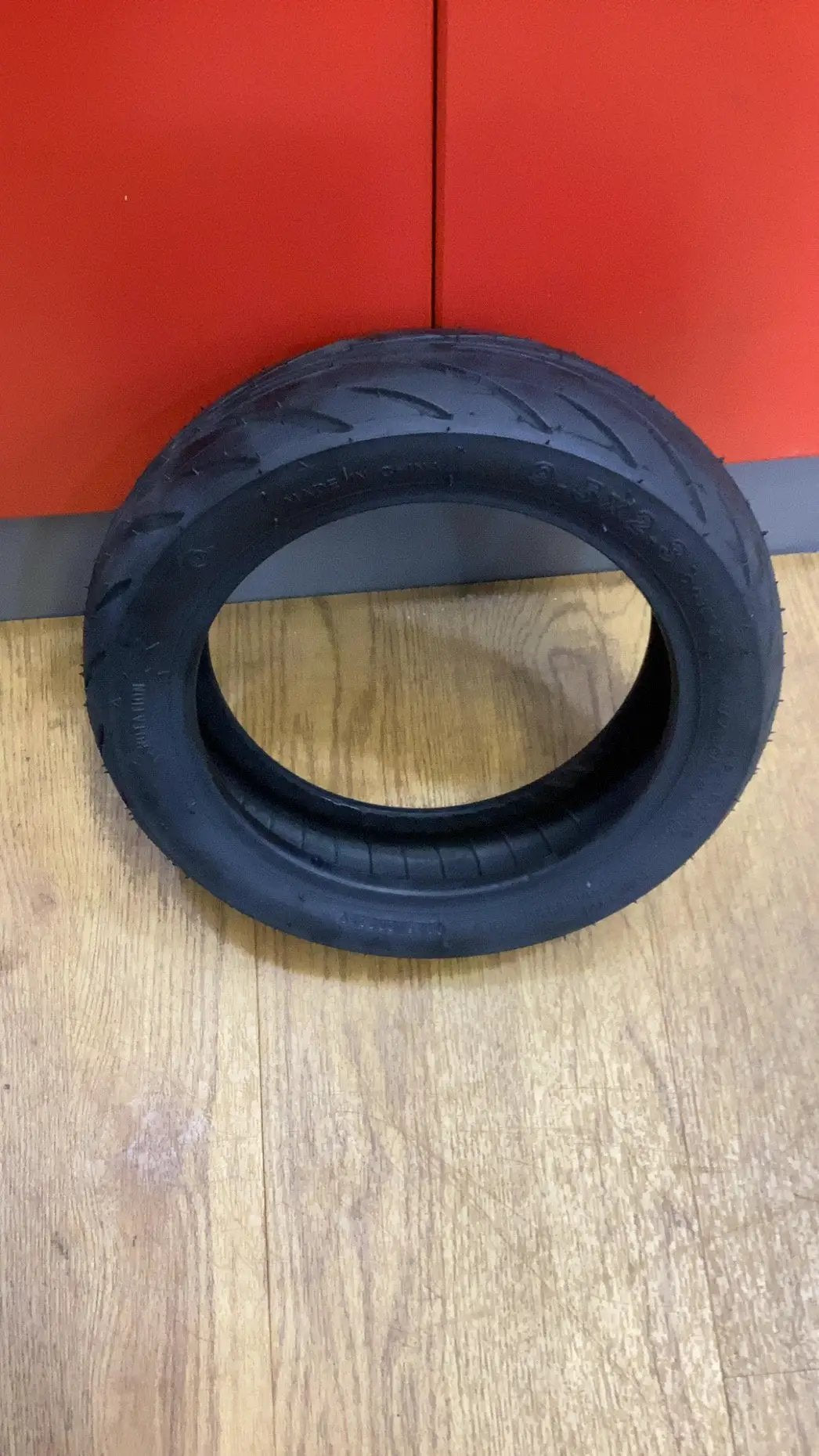 Escooter CST 9.5x2.3 Nuematic Road tyre by ROAD TYRES