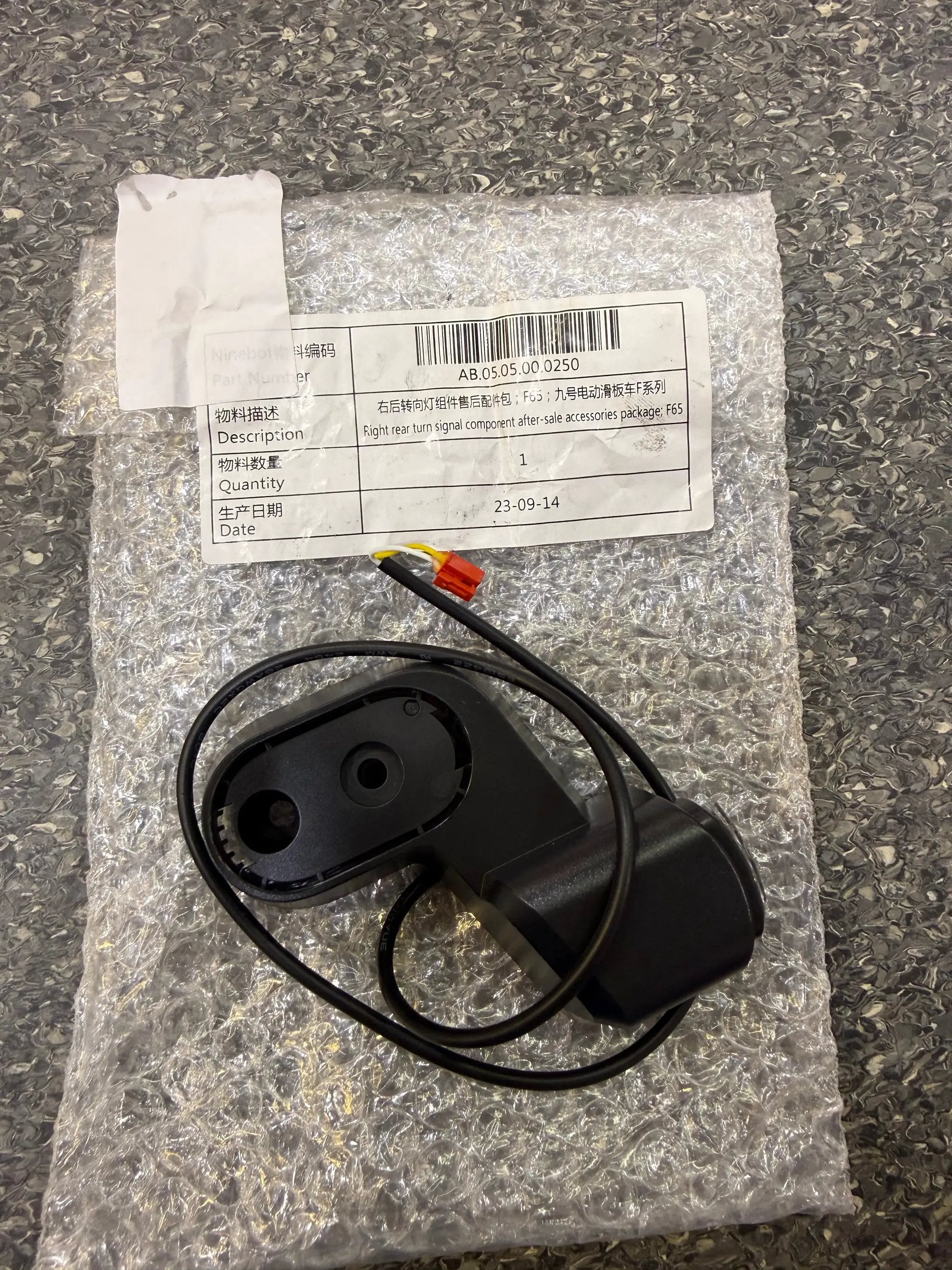 F65 Right rear turn signal by SEGWAY NINEBOT PARTS