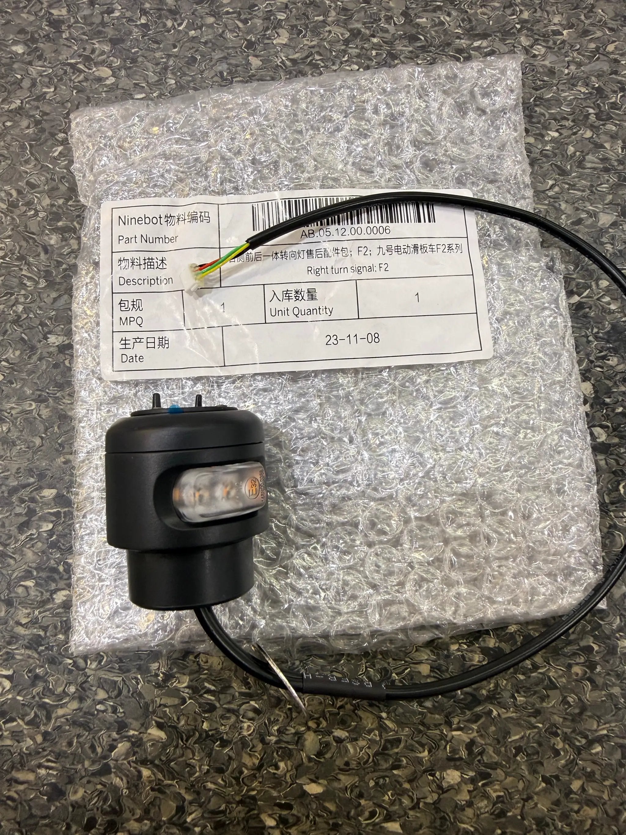 F2/F2 Plus/F2 Pro Right turn signal by SEGWAY NINEBOT PARTS